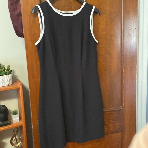 Cute black and white vintage sleeveless midi dress 😍😍😍 - Picture 3 of 10